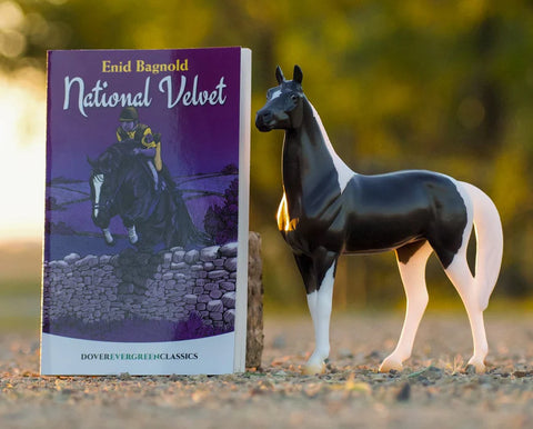 Breyer NATIONAL VELVET HORSE and BOOK SET #6180